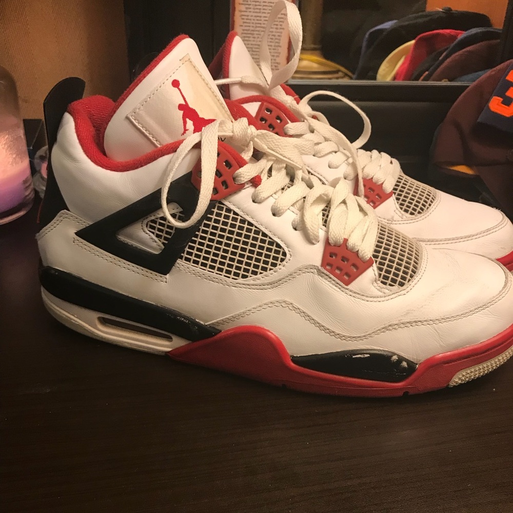Jordan 4 fire red Size 11
